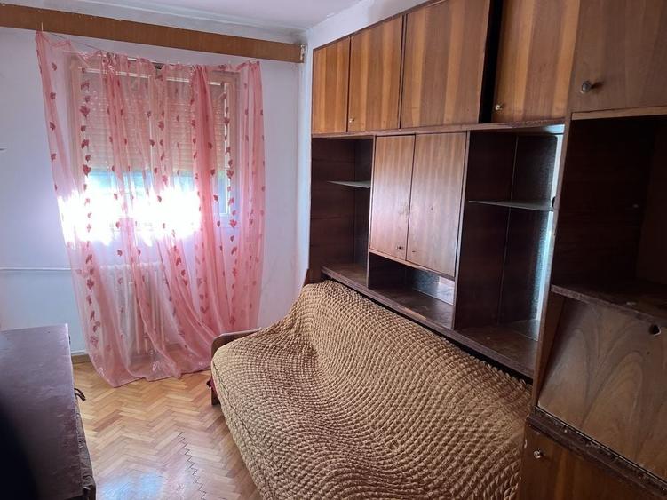 Apartament de inchiriat in Vlaicu,3 camere decomandate,etajul 2 - 1
