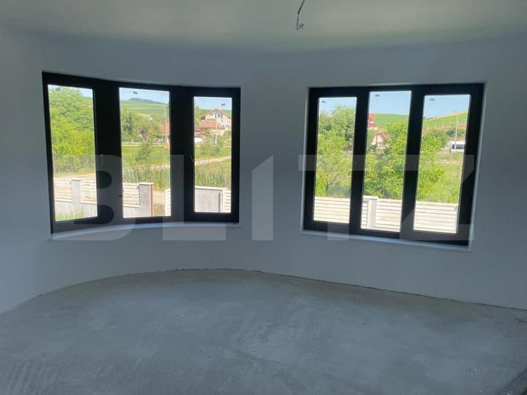 Casă individuală cu 5 camere cu Teren 3000 Mp în Bolduț