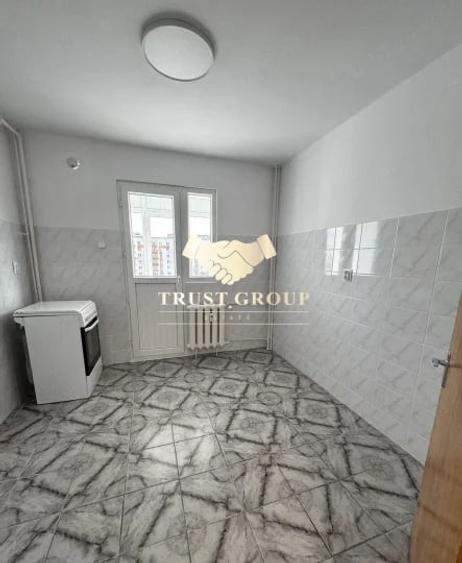 Apartament cu 3 camere decomandat în Drumul Taberei