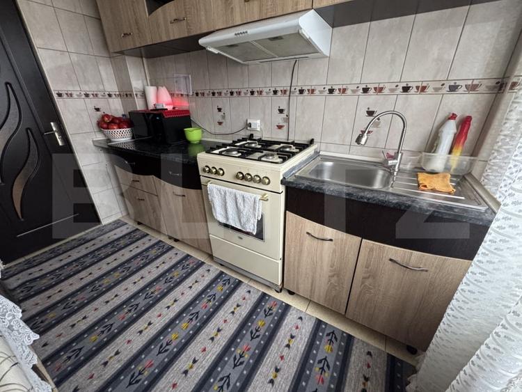 Apartament cu 3 camere semidecomandat, mobilat în Splai Bahlui