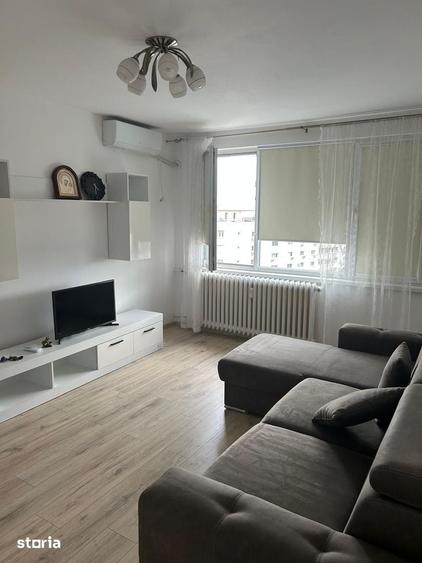 Apartament cu 3 camere semidecomandat în Colentina
