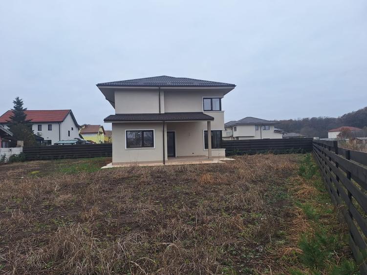 Casă individuală cu 5 camere cu Canalizare în Corbeanca