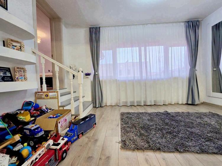 Duplex cu 6 camere cu Canalizare în Dobroești