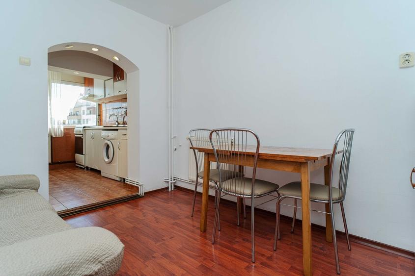 Apartament cu 3 camere decomandat, mobilat în Centru Civic