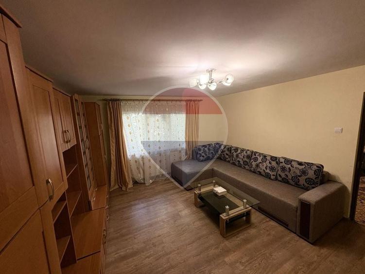 Apartament cu 3 camere decomandat, mobilat în Republicii