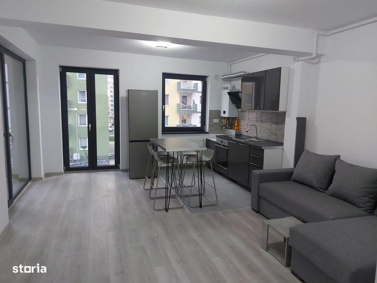 Apartament cu 2 camere decomandat în Tractorul