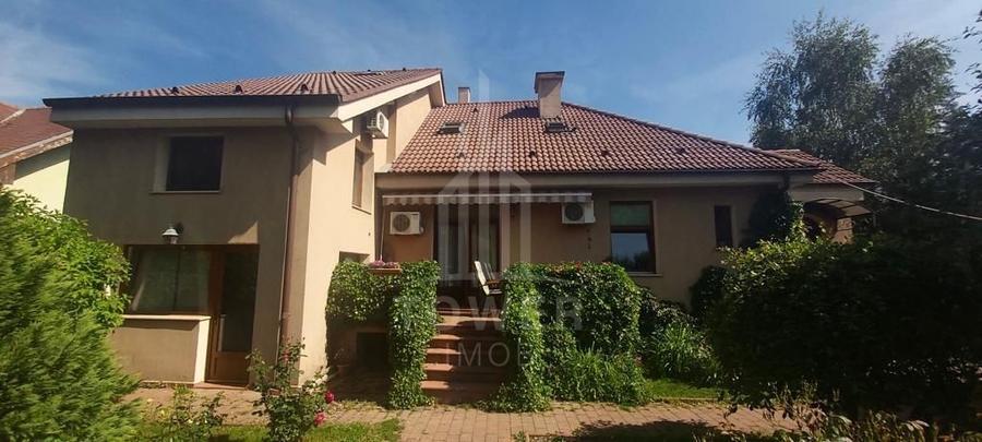 Casă individuală cu 5 camere cu Canalizare în Central