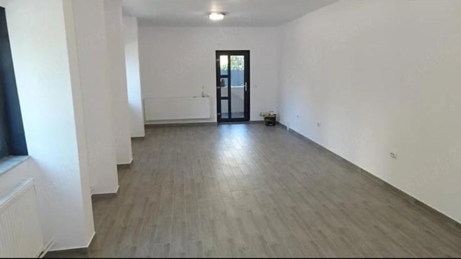 Spațiu comercial, de 40 mp, în Central