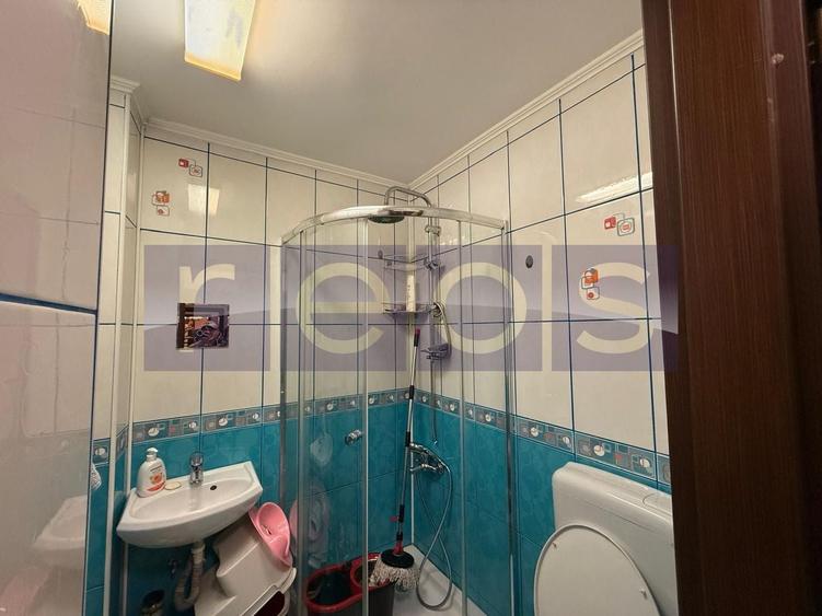 Apartament cu 4 camere semidecomandat, mobilat în Tineretului