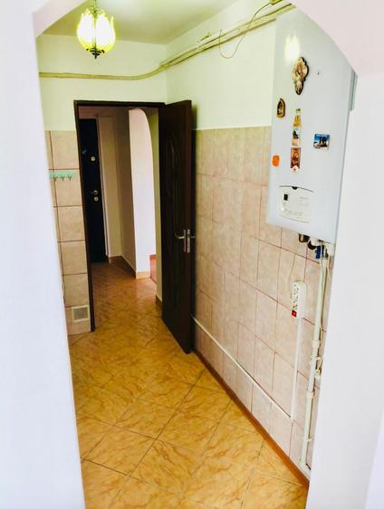Apartament cu 4 camere semidecomandat în Micro 39
