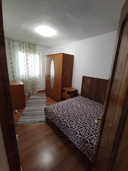 Apartament cu 3 camere semidecomandat în Circumvalațiunii