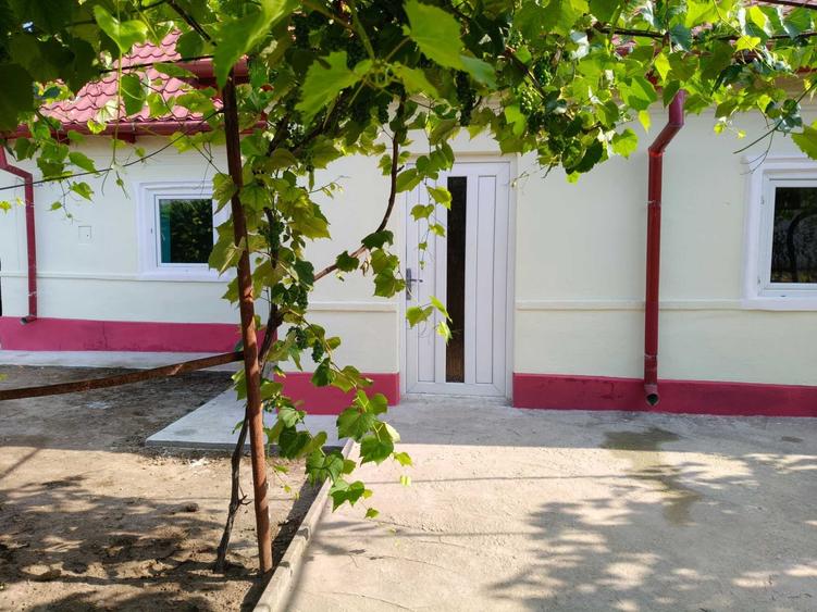 Casă cu 4 camere în Corbu