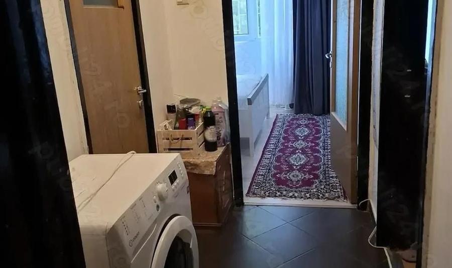 Apartament cu 3 camere semidecomandat, mobilat în Berceni