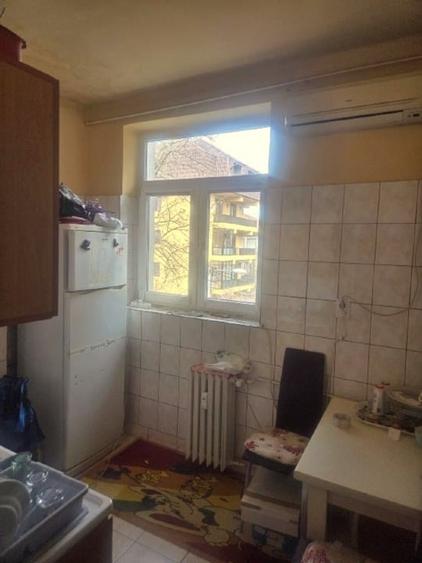Garsonieră decomandată, mobilată în Sărari