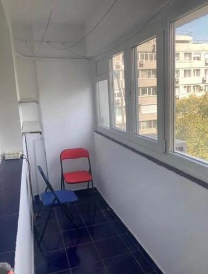 Apartament cu 3 camere semidecomandat în Vest