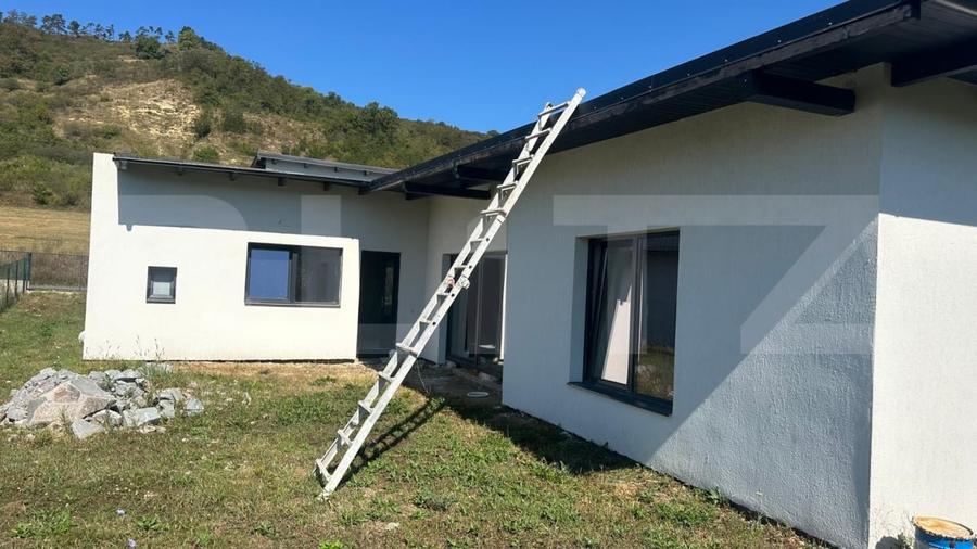 Casă individuală cu 4 camere cu Canalizare în Voiniceni