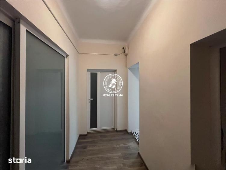 Apartament cu 3 camere, mobilat în Podul de Fier