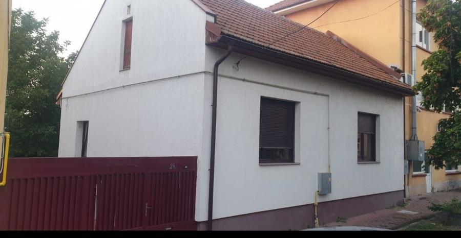 Casă cu 2 camere cu Teren 400 Mp în Pârneava