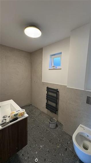 Inchiriere apartament ideal birou 3 camere decomandate renovat in Centru- zona R - 8
