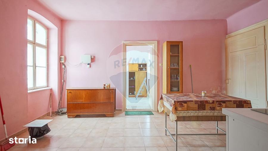 Casă cu 5 camere cu Teren 5417 Mp în Prejmer