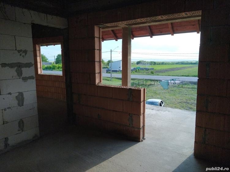 Casă cu 4 camere cu Teren 6600 Mp în Secu