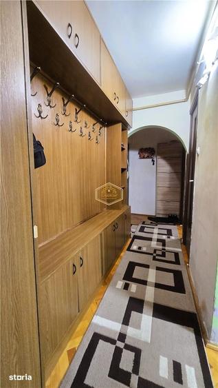 Apartament cu 3 camere semidecomandat în Micro 16