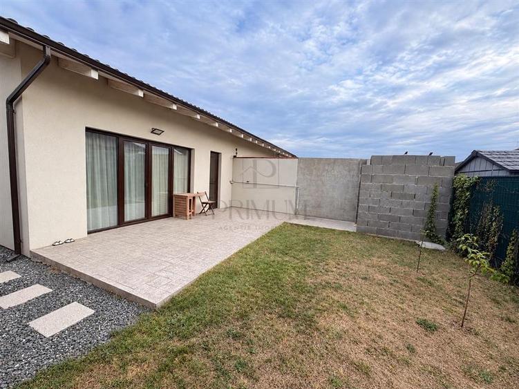 Duplex cu 4 camere cu Canalizare în Plopi