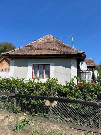 Casă cu 3 camere cu Teren 1800 Mp în Comlod