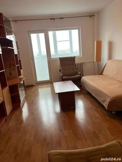 Apartament cu 3 camere decomandat, mobilat în Tei