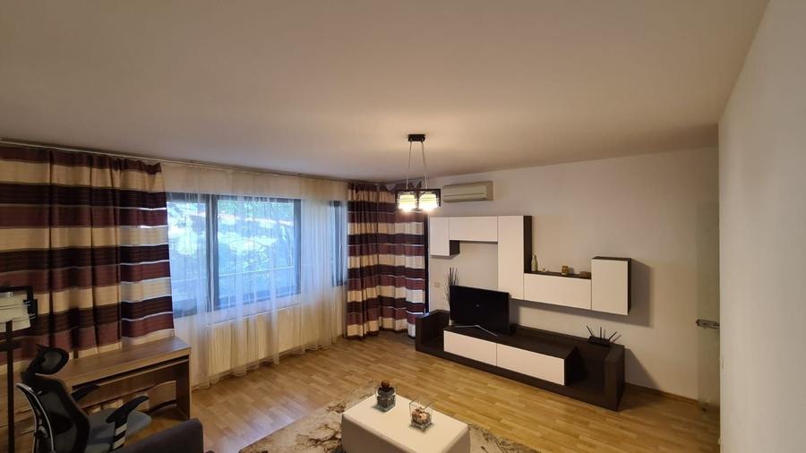 Apartament cu 2 camere decomandat în Central — fotografia 1