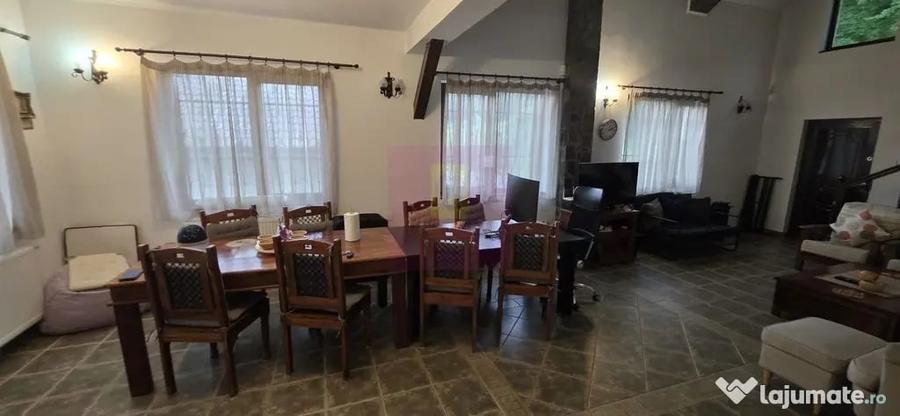 Casă cu 5 camere cu Teren 500 Mp în Central