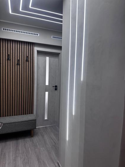 Apartament cu 3 camere semidecomandat, mobilat în Republicii