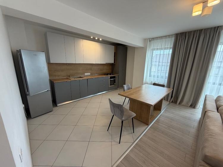 Apartament cu 2 camere circular, mobilat în Est