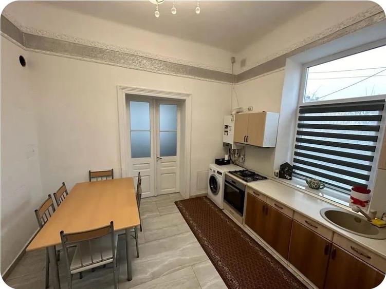 Casă cu 4 camere în Central