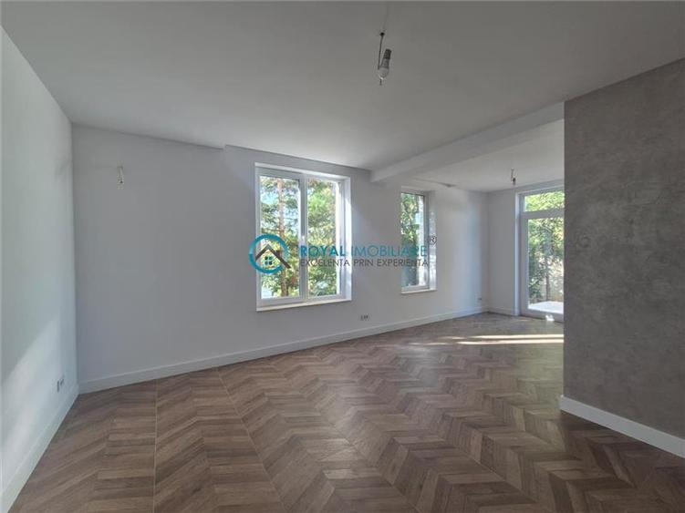 Duplex cu 5 camere cu Piscina în Păulești