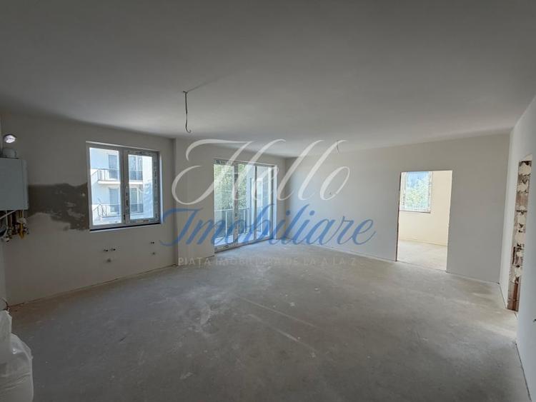 Apartament cu 3 camere semidecomandat în Florești