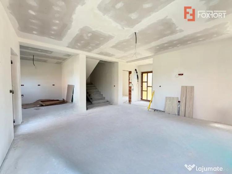 Casă cu 5 camere cu Teren 348 Mp în Săcălaz