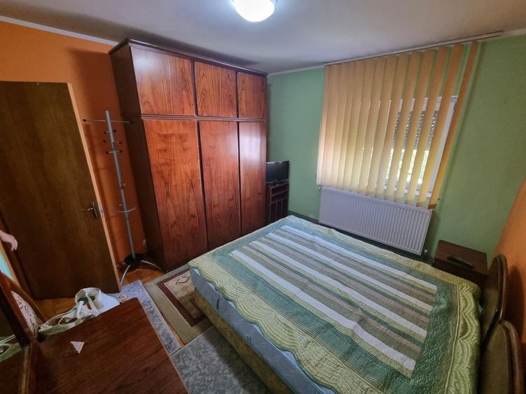 Apartament cu 3 camere decomandat, mobilat în Dacia