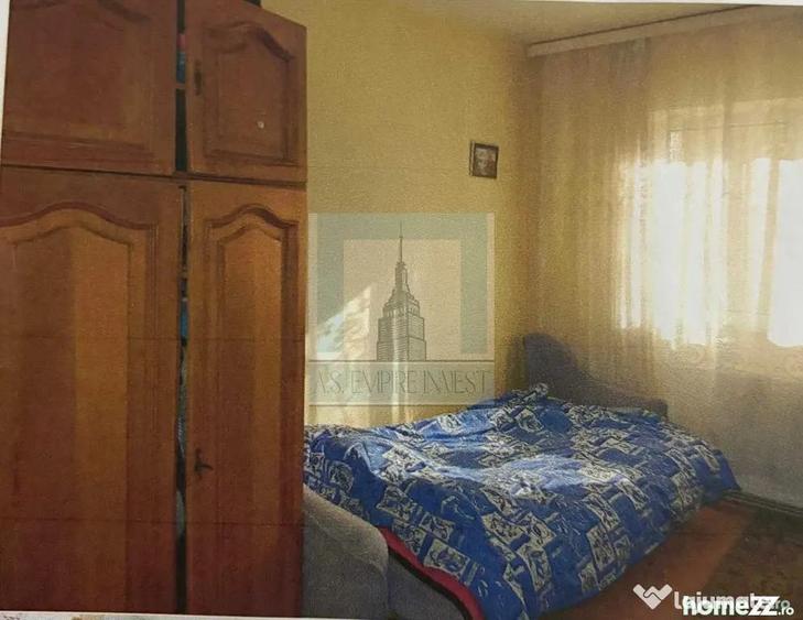 Apartament cu 3 camere decomandat în Calea București