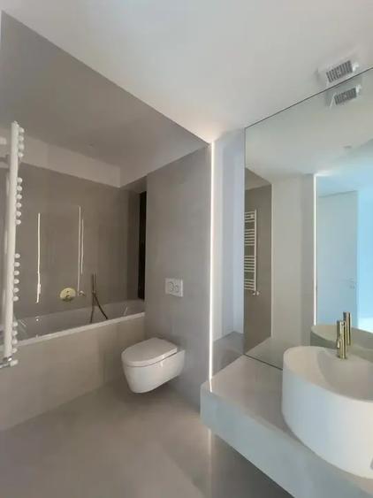 Apartament cu 3 camere semidecomandat în Aviației