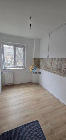 Apartament cu 2 camere semidecomandat în Craiovei