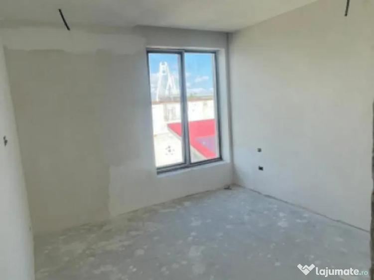 Casă cu 5 camere cu Teren 394 Mp în Agigea