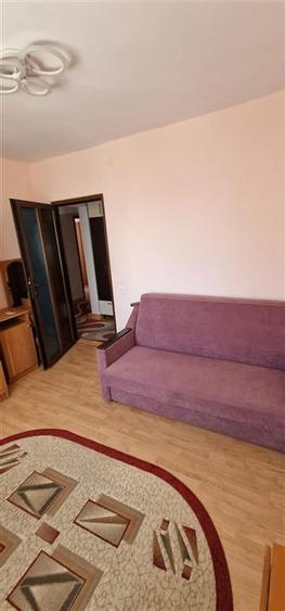 Apartament cu 3 camere decomandat, mobilat în Mircea cel Bătrân