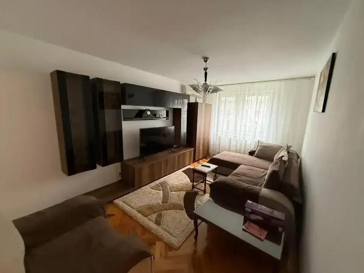 Apartament cu 3 camere decomandat, mobilat în Sebastian