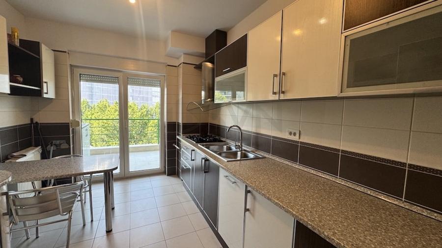 Apartament cu 3 camere semidecomandat, mobilat în Herăstrău