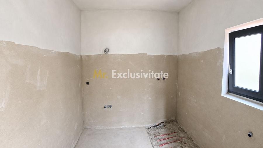 Casă individuală cu 4 camere cu Canalizare în Exterior Est