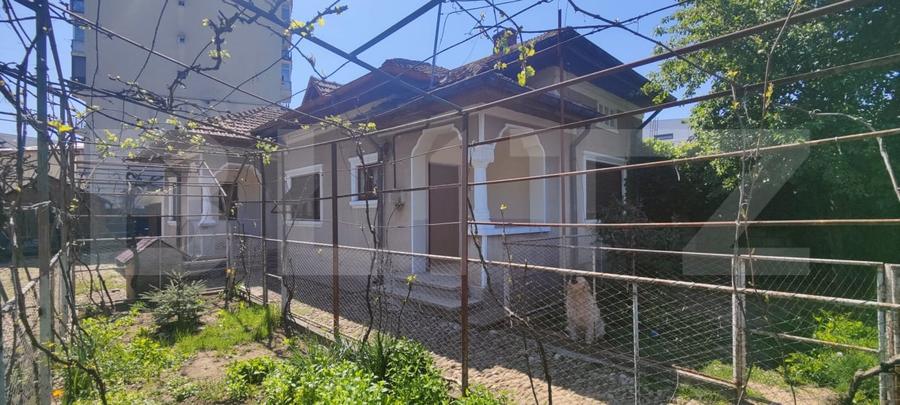 Casă individuală cu 7 camere cu Canalizare în Central