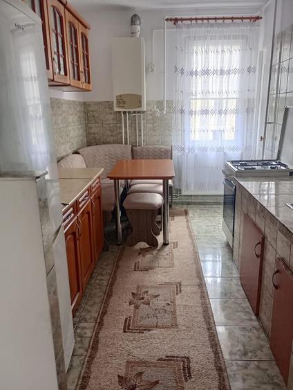 Apartament cu 3 camere decomandat în Tudor