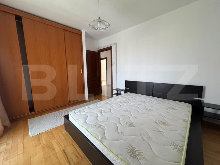 Apartament cu 3 camere semidecomandat, mobilat în Mehala