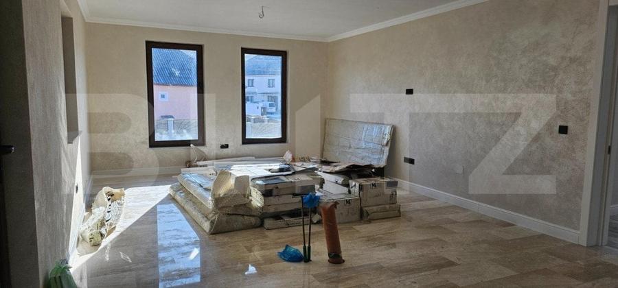 Casă individuală cu 5 camere cu Garaj în Exterior Nord